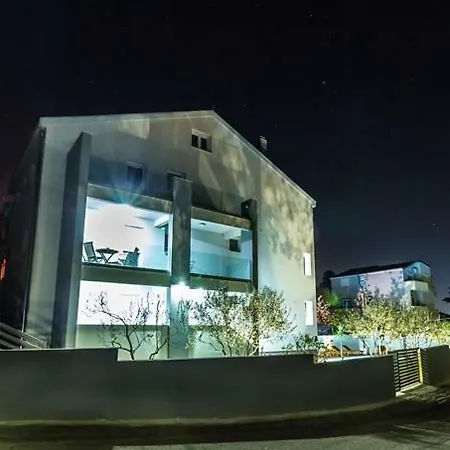 Pocco Locco * ביוגראד נה מורו