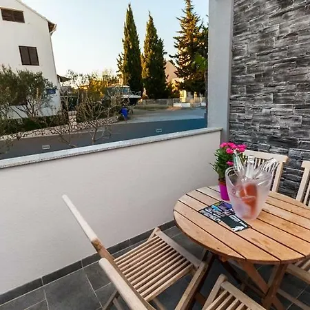 Pocco Locco * ביוגראד נה מורו