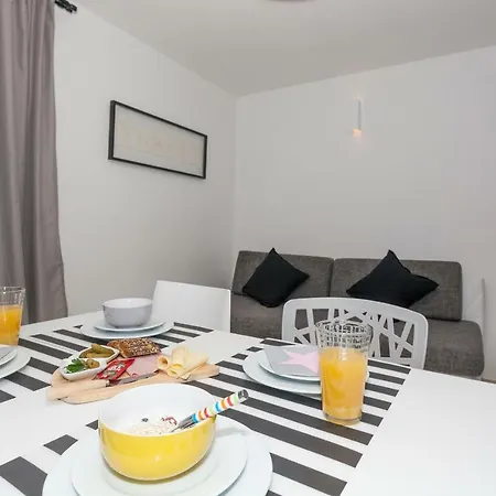 דירה Pocco Locco ביוגראד נה מורו